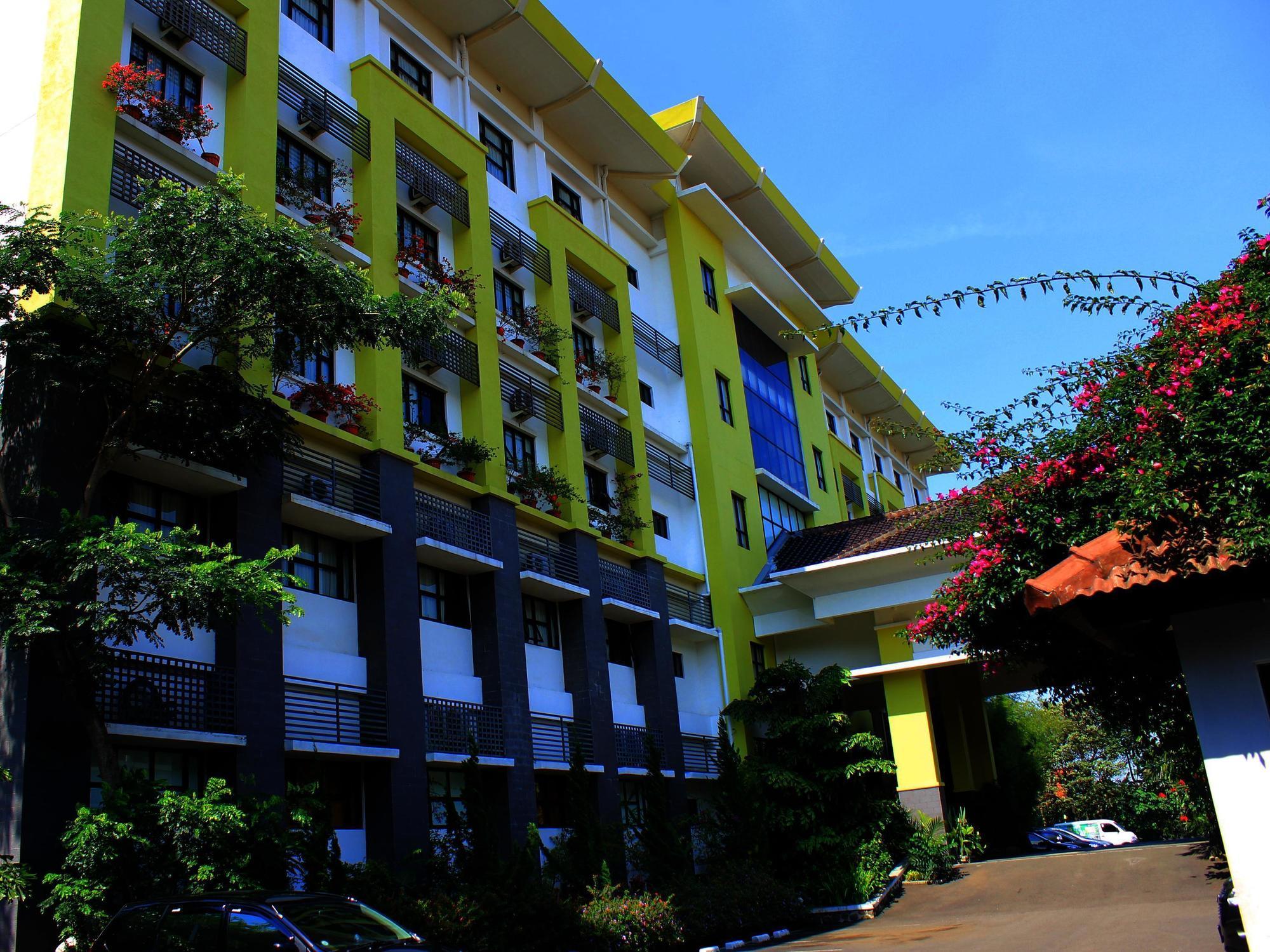 Capital O 1010 Isola Resort Bandung Kültér fotó